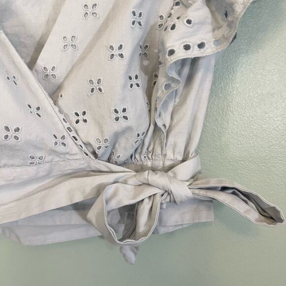 Intermix Wrap Crop Top Size 4 Blue Surplice Eyelet Ruffle Boho Feminine Romantic - Picture 8 of 12